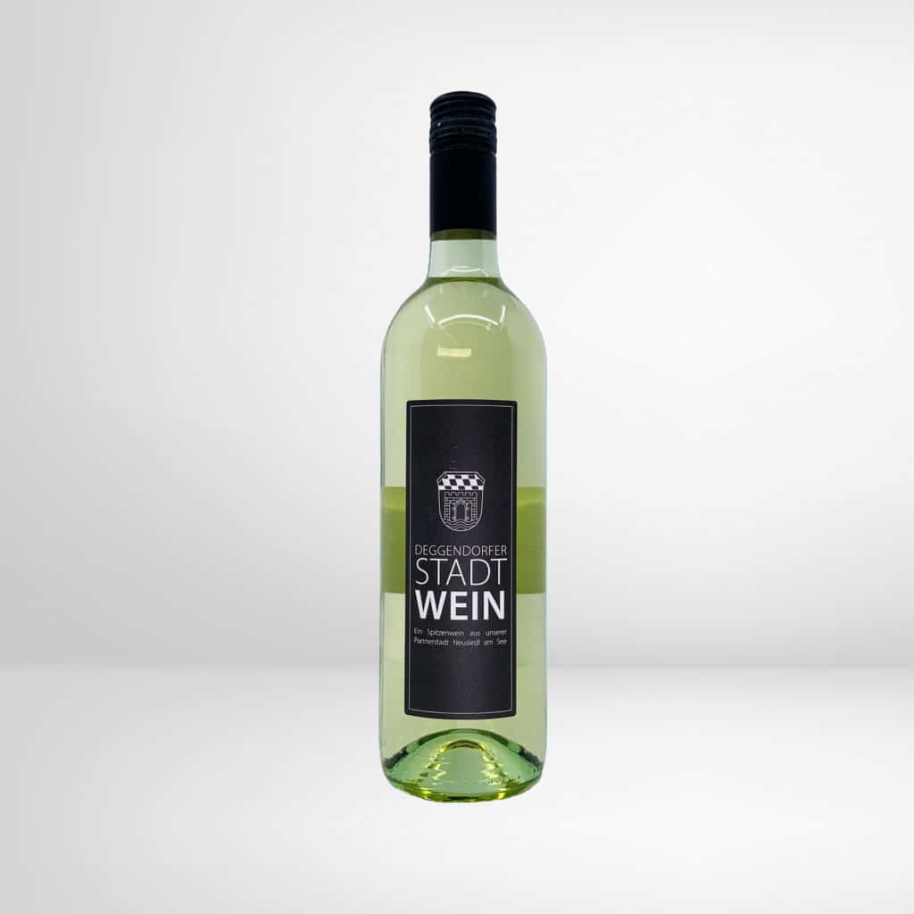 Eine Flasche Deggendorfer Stadtwein - Weißwein, Welschriesling 2019 aus Neusiedl am See - Österreich
